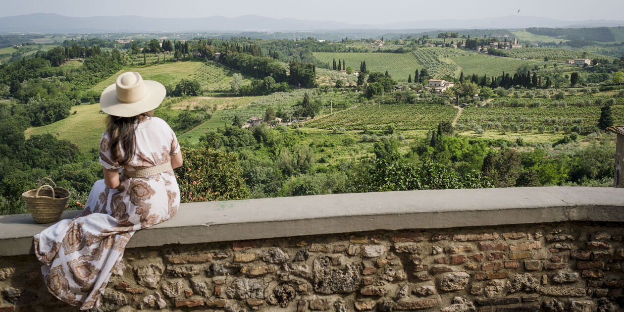 Vue depuis un belvédère du village médiéval San Gimignano - Toscane - Italie