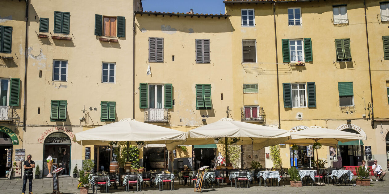 Place de l'Amphithéâtre à Lucca - Toscane - Italie