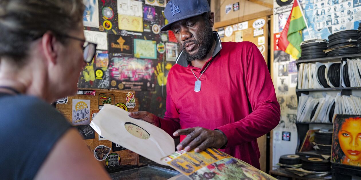 Rencontre avec un disquaire à Kingston : Rockers International Records - Jamaïque