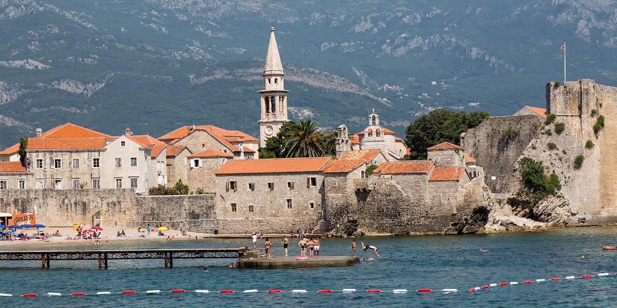 Plage près du centre-ville de Budva - Monténégro