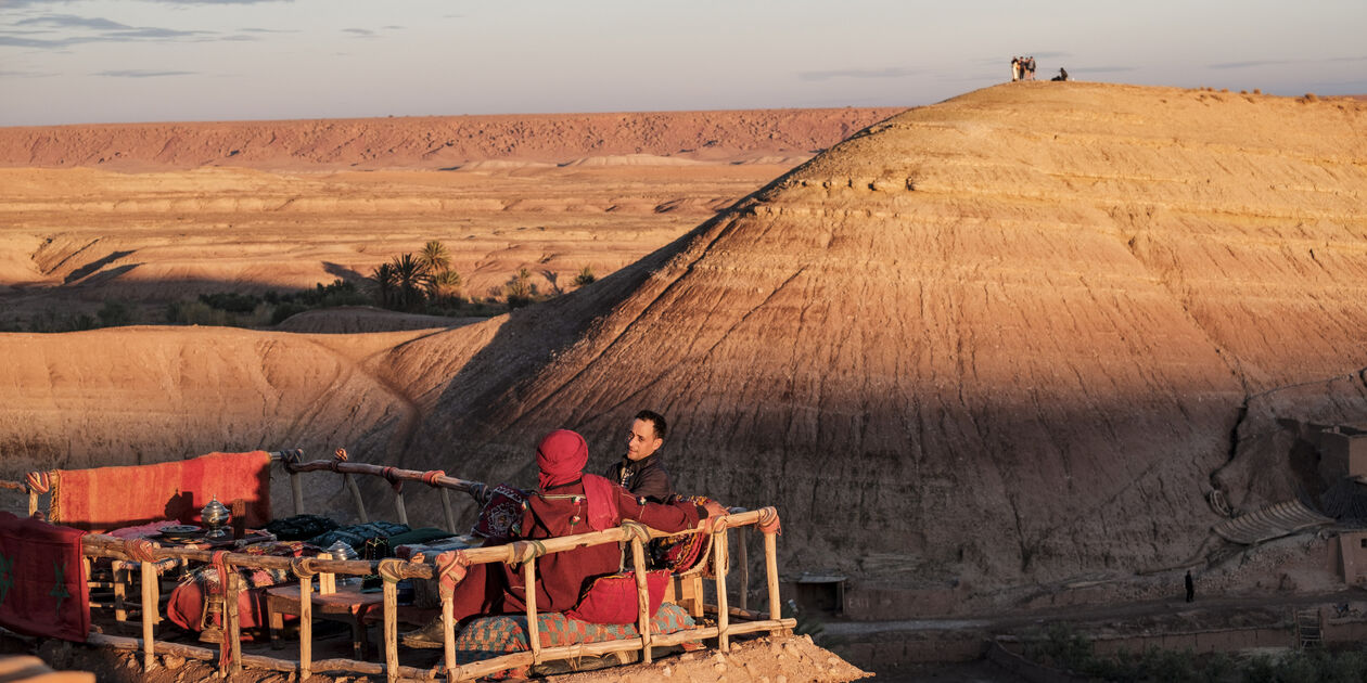 Terrasse sur les hauteurs du Ksar Aït Benhaddou, au coucher du soleil - Maroc