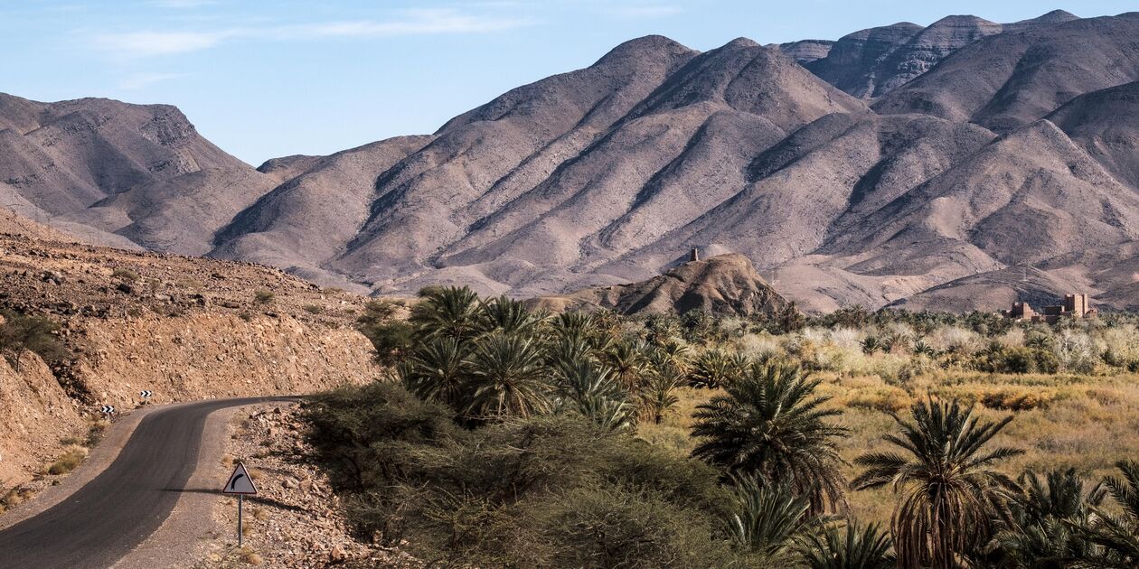 Route dans la Vallée du Drâa - Maroc