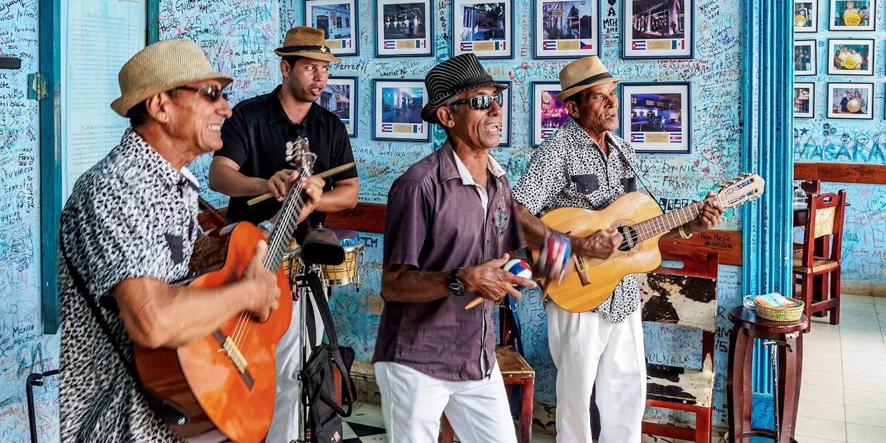 Musiciens cubains jouant dans un café de Trinidad - Cuba