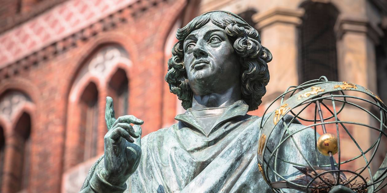 Statue de Nicolas Copernic, célèbre astronome, à Torun - Pologne