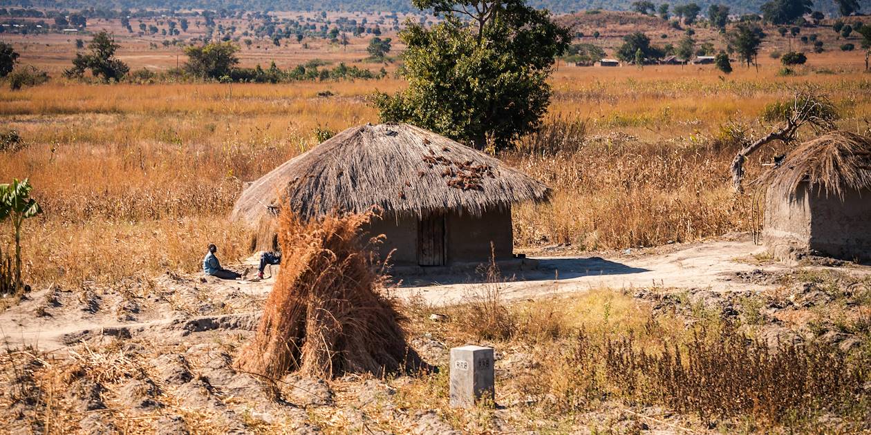 Huttes traditionnelles dans un village - Malawi