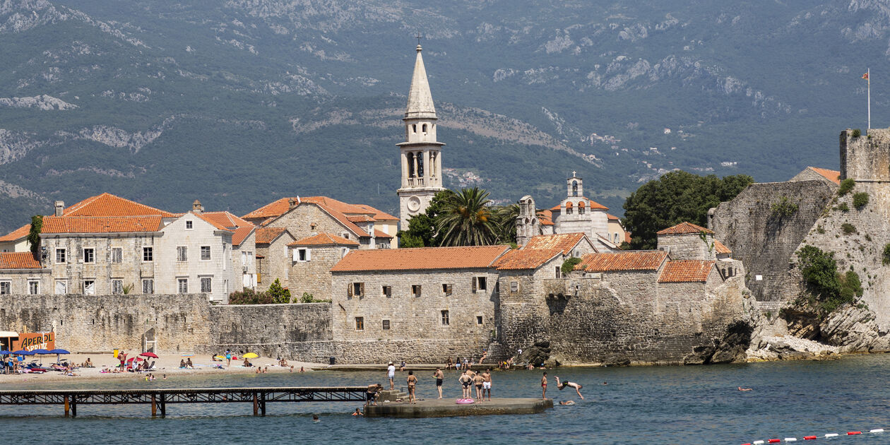 Plage près du centre-ville de Budva - Monténégro