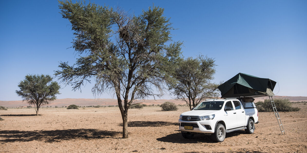 Découvrir le pays à bord d'un 4x4 Camper :  route entre Swakopmund et Sesriem - Désert du Namib - Namibie