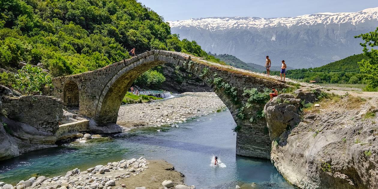 Pont Ura e Kadiut et les thermes de Benjë - Permet - Albanie