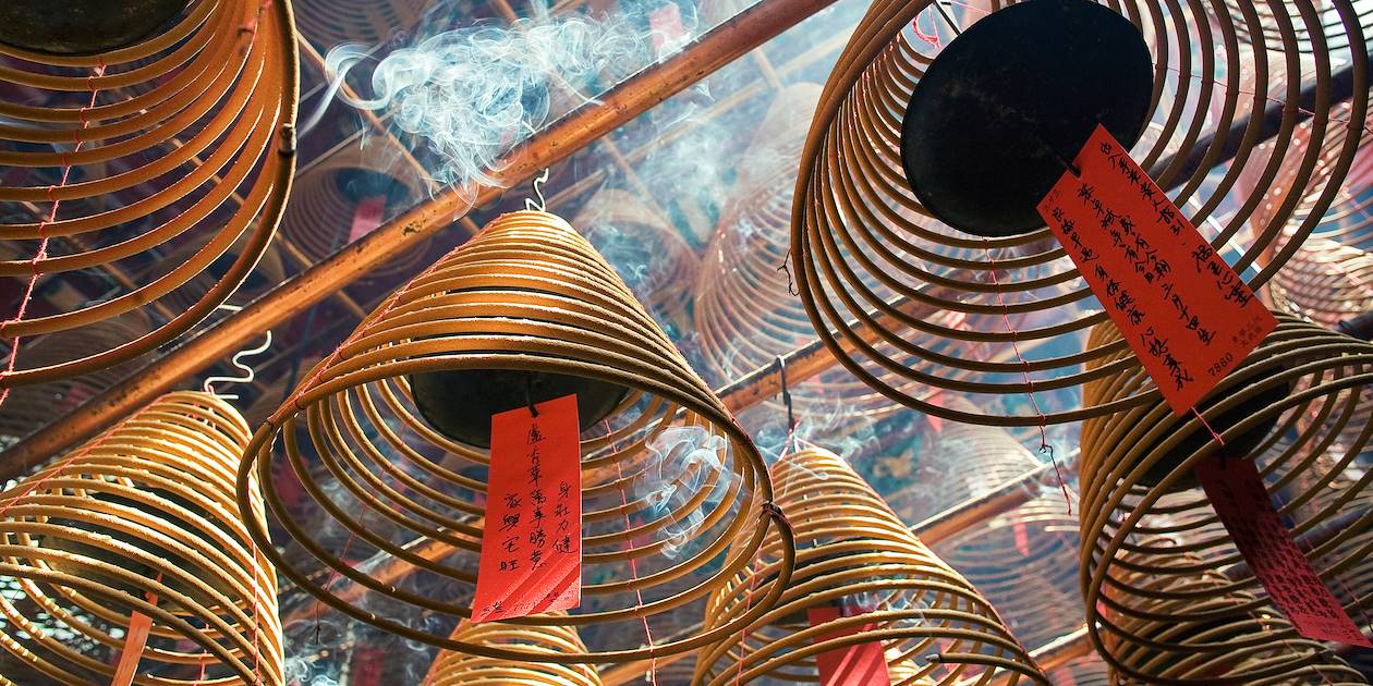 Encens dans le Temple Man Mo - Hong Kong - Chine