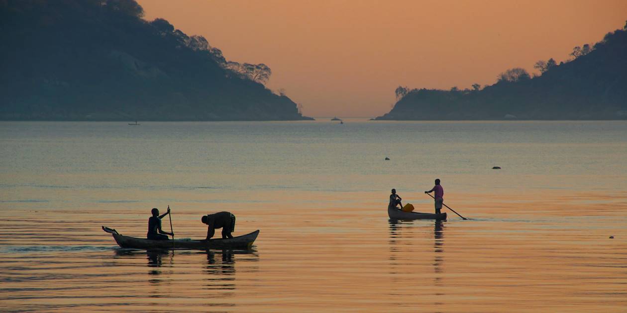 Lever du soleil sur le Lac Malawi et ses pêcheurs - Malawi