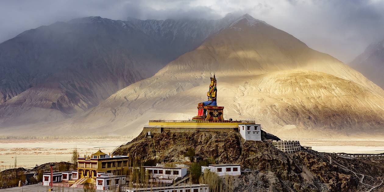 Statue de Bouddha - Diskit - Vallée de la Nubra - Ladakh - Inde