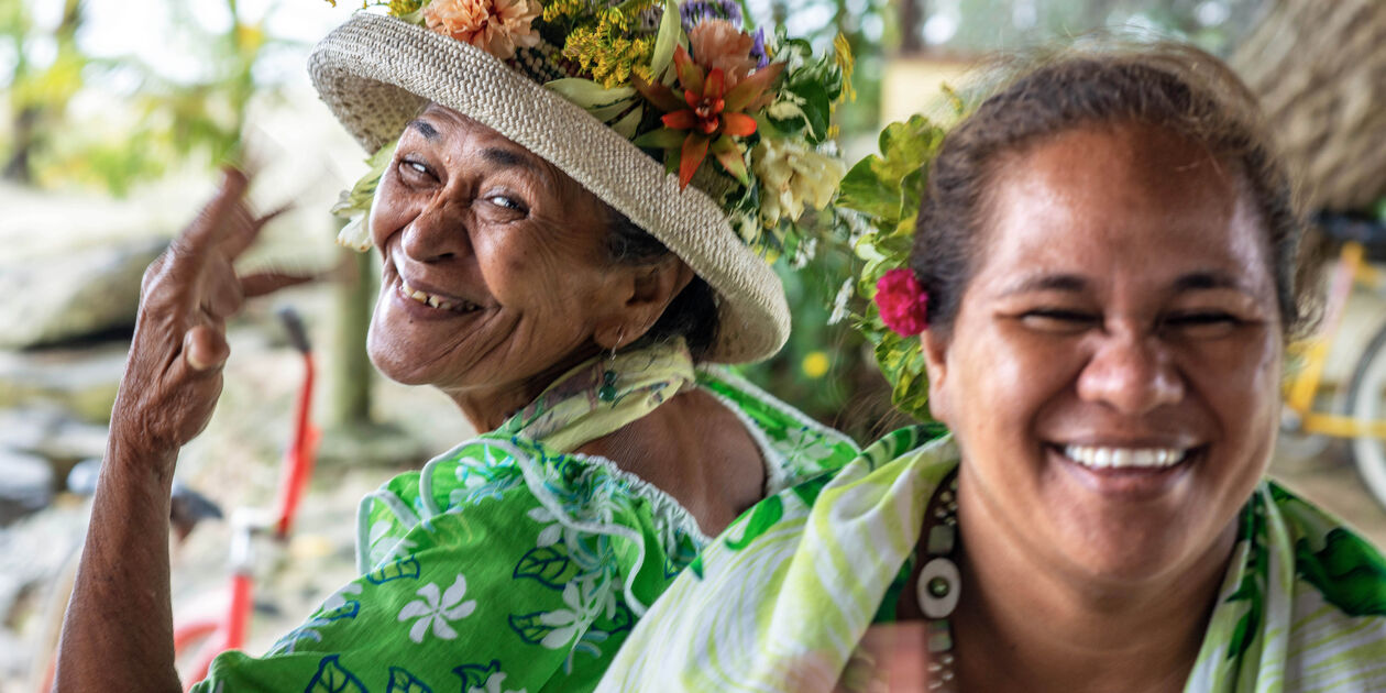 Portrait de deux femmes polynésiennes sur l'île de Huahiné - Polynésie Française