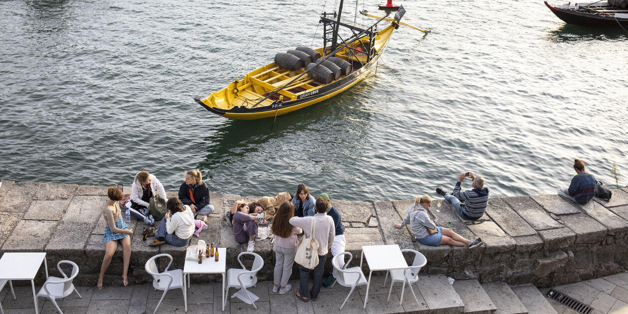 Terrasse d'un bar sur les berges du fleuve Douro - Porto - Portugal