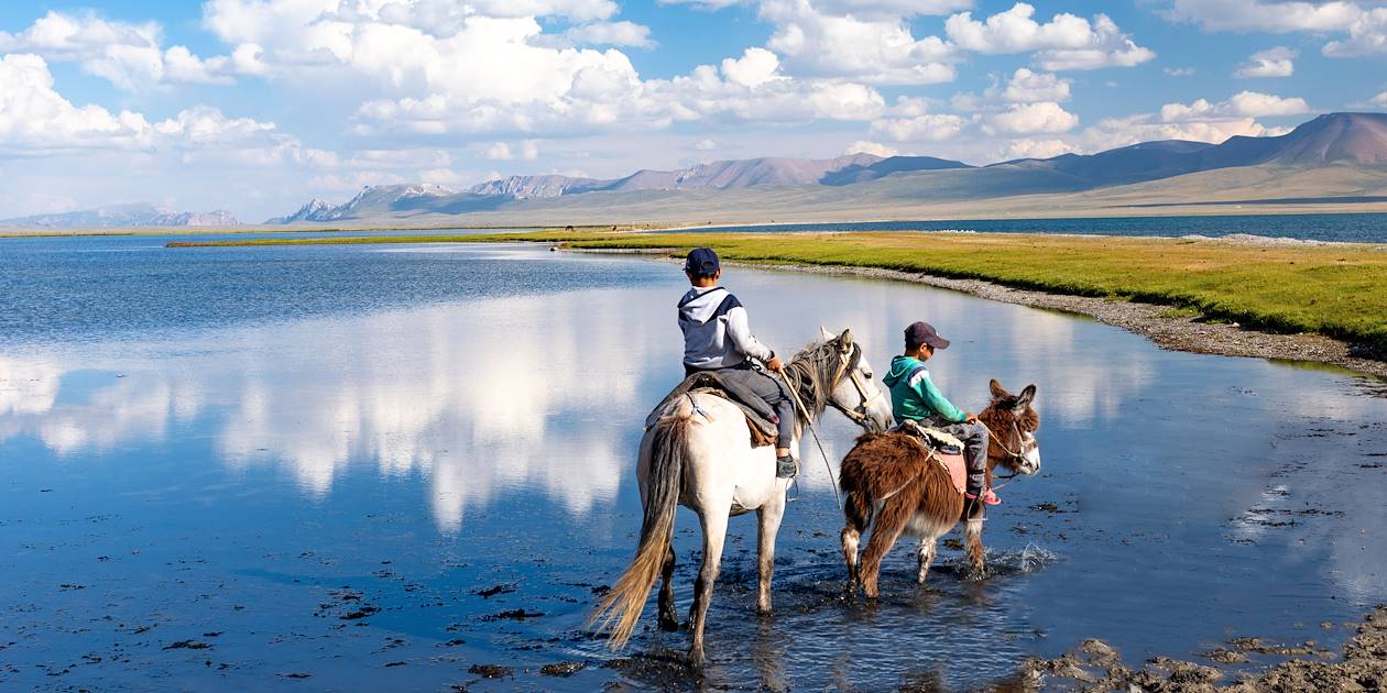  Enfants nomades -  Lac Son Koul - Kirghizistan