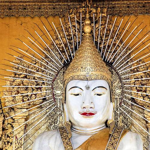 Statue de Bouddha dans la Pagode Kyauktawgyi - Mandalay - Birmanie