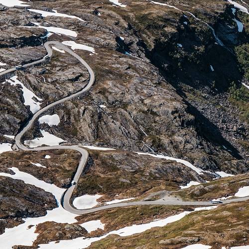 Dalsnibba, plateforme offrant une vue spectaculaire sur le Geirangerfjord et la route 63 - Norvège