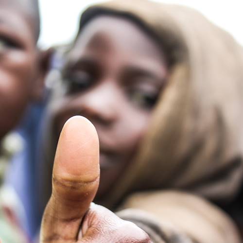 Enfants dans le parc national de la forêt impénétrable de Bwindi - Ouganda