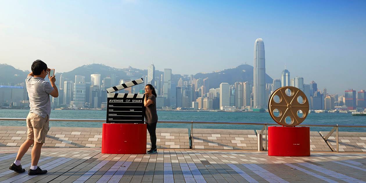 Avenue of Stars avec vue sur Central en arrière plan - Hong Kong