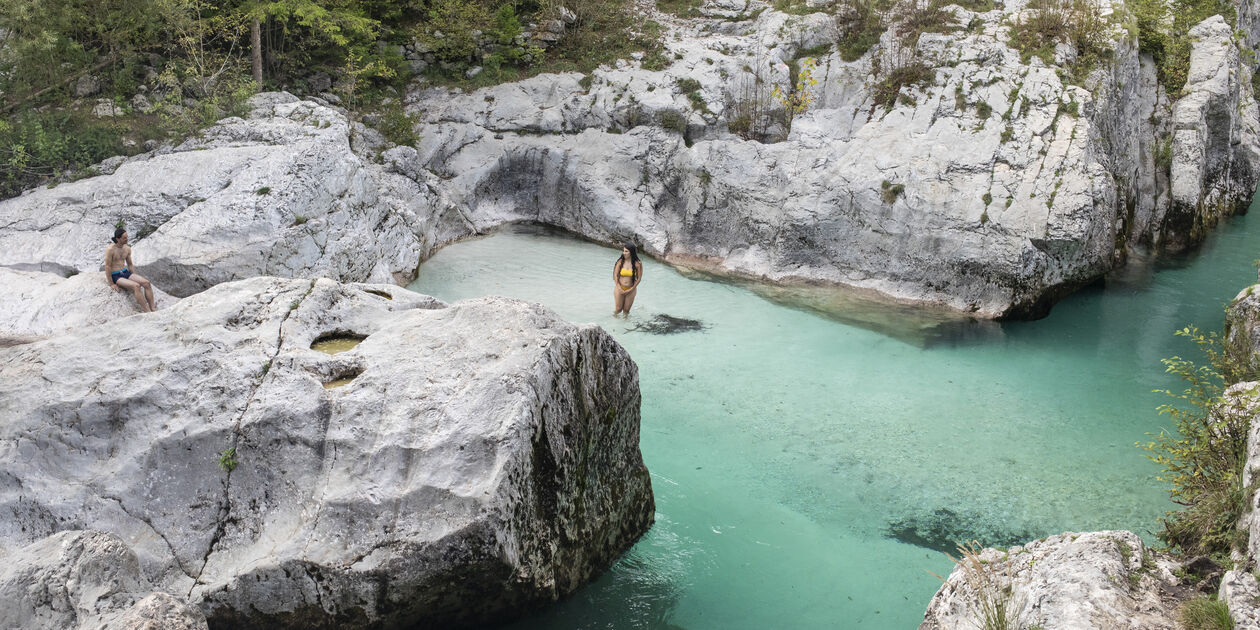 Baignade dans la vallée de Soca - Parc national du Triglav - Bovec - Slovénie
