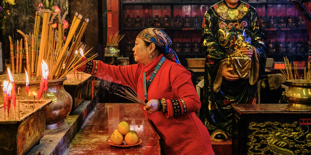 Scène de vie dans un temple bouddhiste de Taïwan