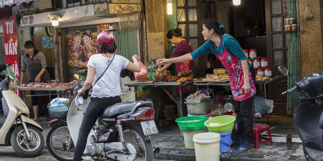 Street food dans le centre-ville historique de Hanoï - Hanoï - Vietnam