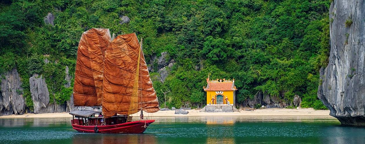 Jonque dans la baie de Ha Long - Vietnam