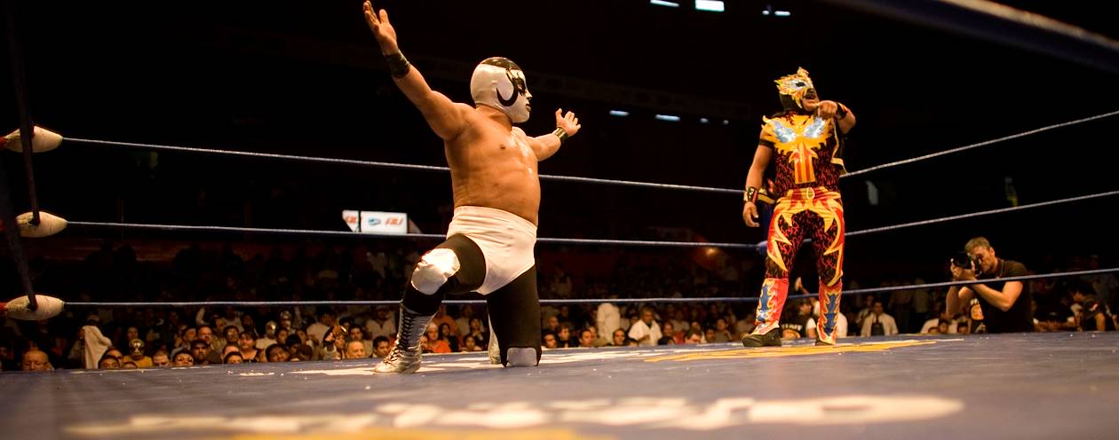 Performance de Lucha Libre, catch mexicain, à l'Arena Mexico - Mexico - Mexique