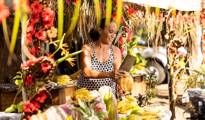 Marchande de fruits à Moorea - Polynésie française