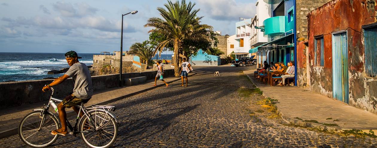 Fin d'après midi dans les rues de la ville - Ponta do Sol - Île de Santo Antao - Cap Vert