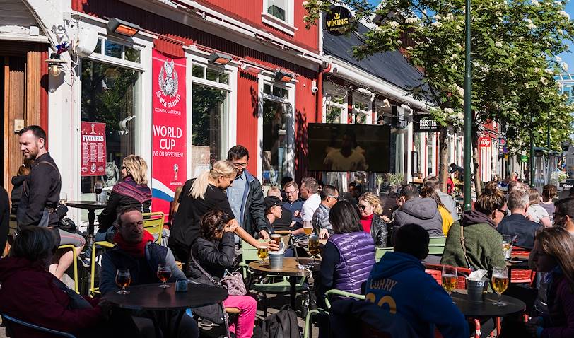 Terrasse animée dans les rues de la capitale - Reykjavik - Grand Reykjavik - Islande