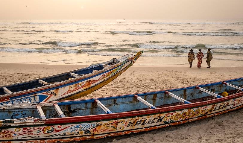 Scène de vie sur la plage, au coucher du soleil - Saint Louis - Sénégal