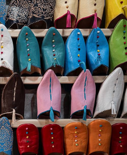 Babouches dans le souk de Marrakech - Maroc
