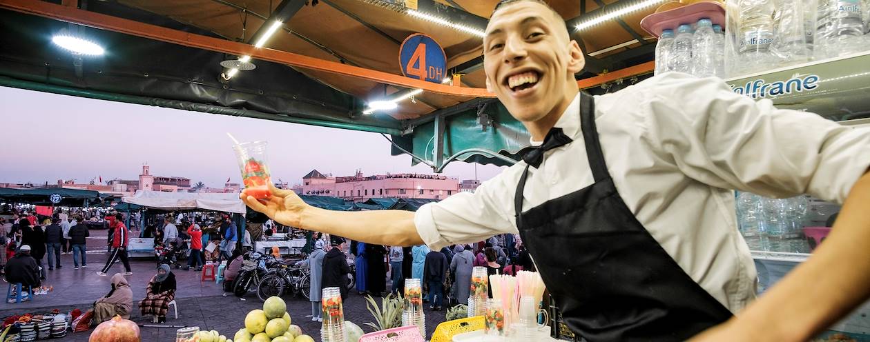 Stand de jus de fruits pressés sur la Place Jemaa El Fna - Marrakech - Maroc