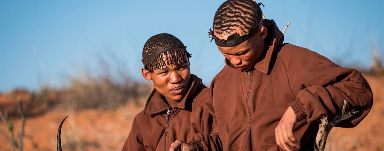 Rencontre avec des bushmen, de la communauté San - Désert du Kalahari - Namibie