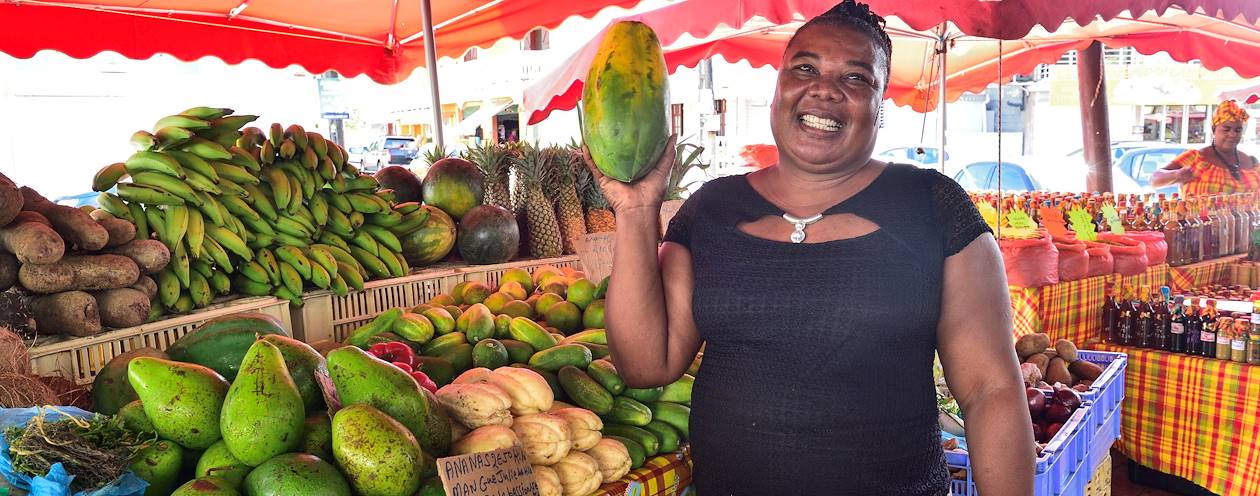 Rencontre avec les locaux sur le marché de Saint-François - Grande Terre - Guadeloupe