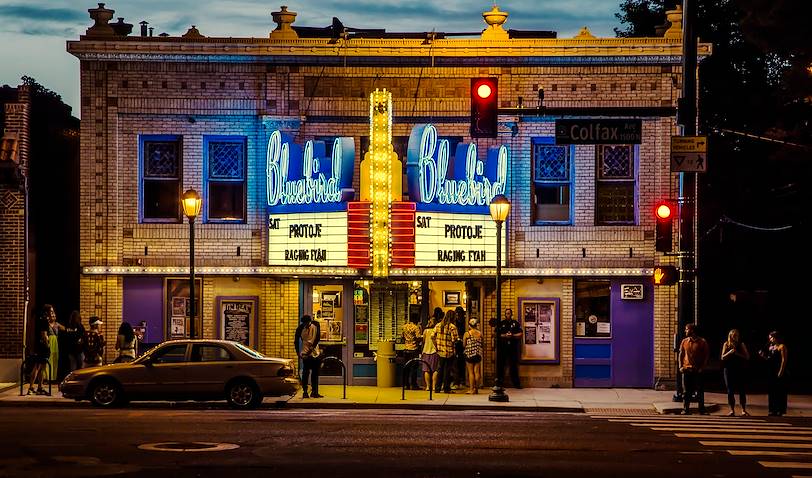 Scènen de vie devant un théâtre de Denver - Colorado - Etats-Unis