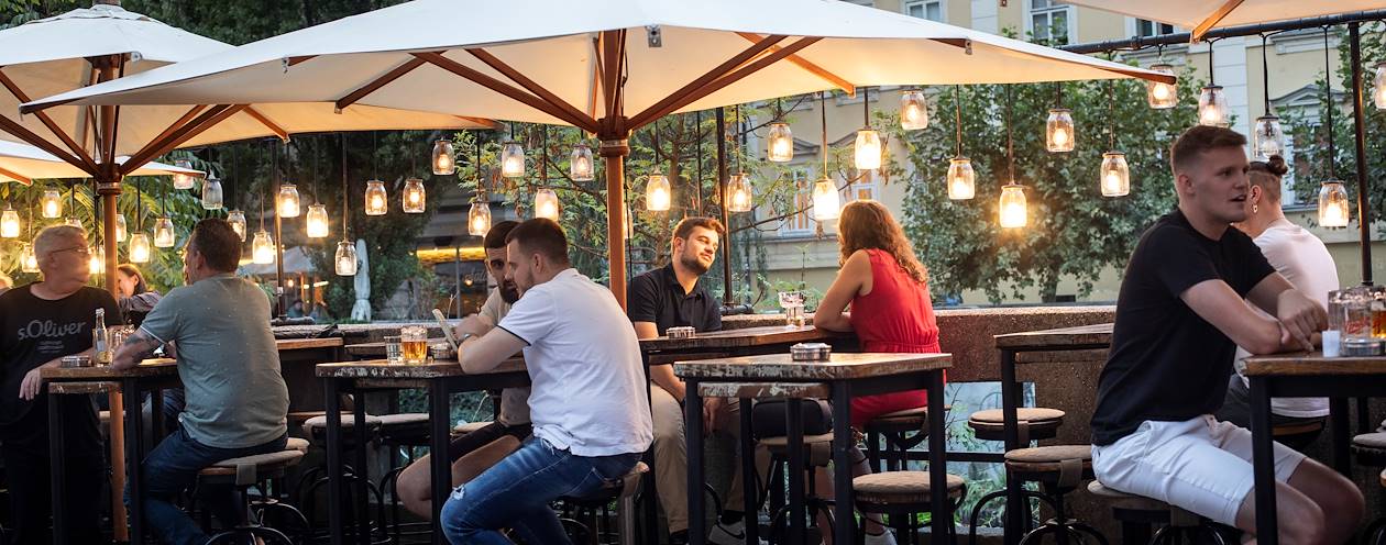 Bar sur les rives de la rivière - Ljubljana - Slovénie