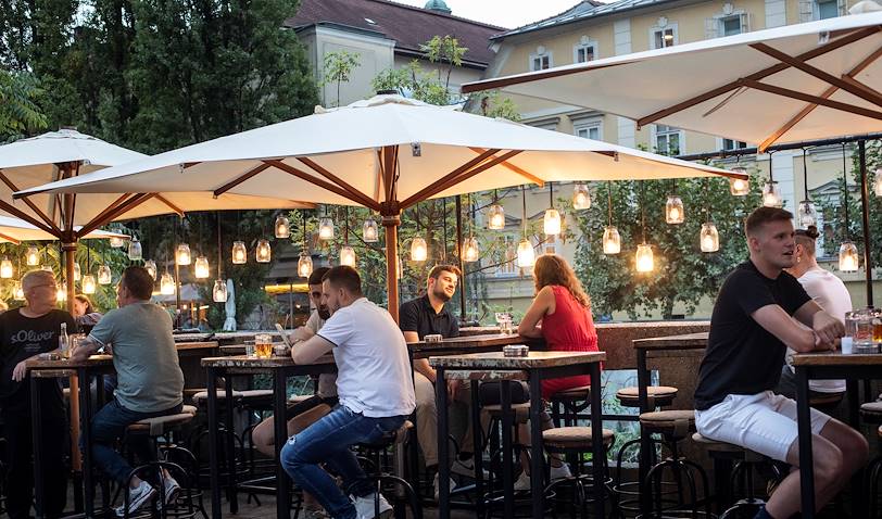 Bar sur les rives de la rivière - Ljubljana - Slovénie
