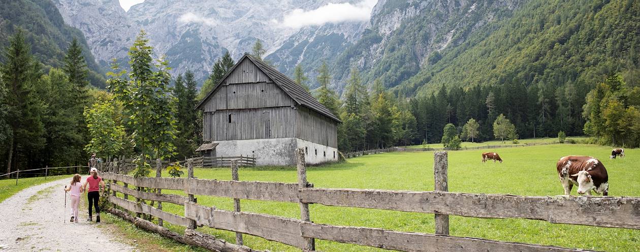 Enfants dans la vallée de Robanov Kot - Solcava - Slovénie