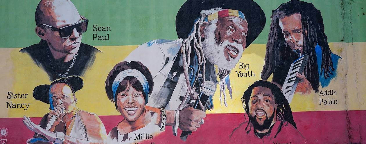Street art représentant des artistes jamaïcains sur Orange Street à Kingston - Jamaïque