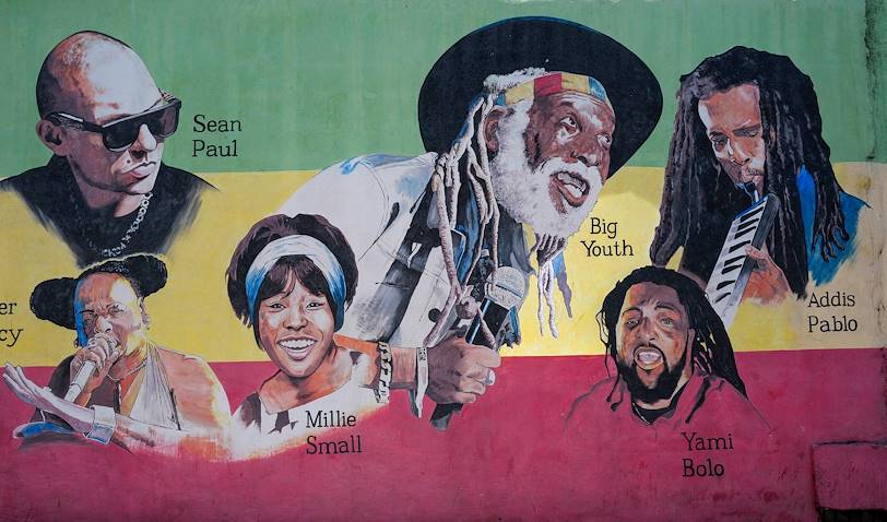 Street art représentant des artistes jamaïcains sur Orange Street à Kingston - Jamaïque