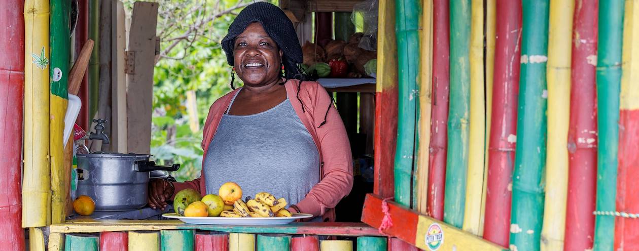 Femme dans son restaurant à Belmont - Westmoreland - Jamaïque