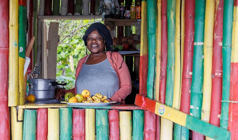 Femme dans son restaurant à Belmont - Westmoreland - Jamaïque