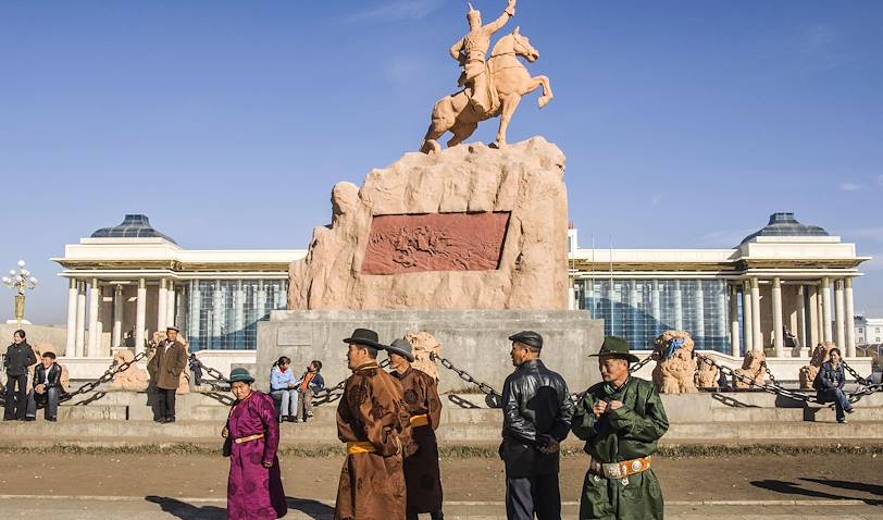 Statue de Gengis Khan sur la place Sukhbaatar - Oulan-Bator - Mongolie