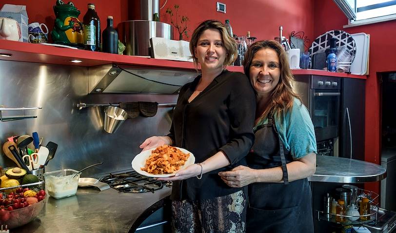 Cours de cuisine et déjeuner chez Fiamma & Debora : portrait des deux hôtes - Rome - Italie