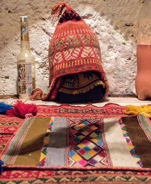 Offrande à la Pachamama - Vallée sacrée des Incas - Province de Cuzco - Pérou