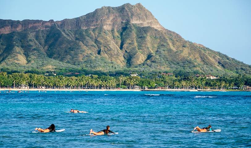 Surfeuses à Waikiki Beach sur lîle d'Oahu - Hawaii - Etats-Unis