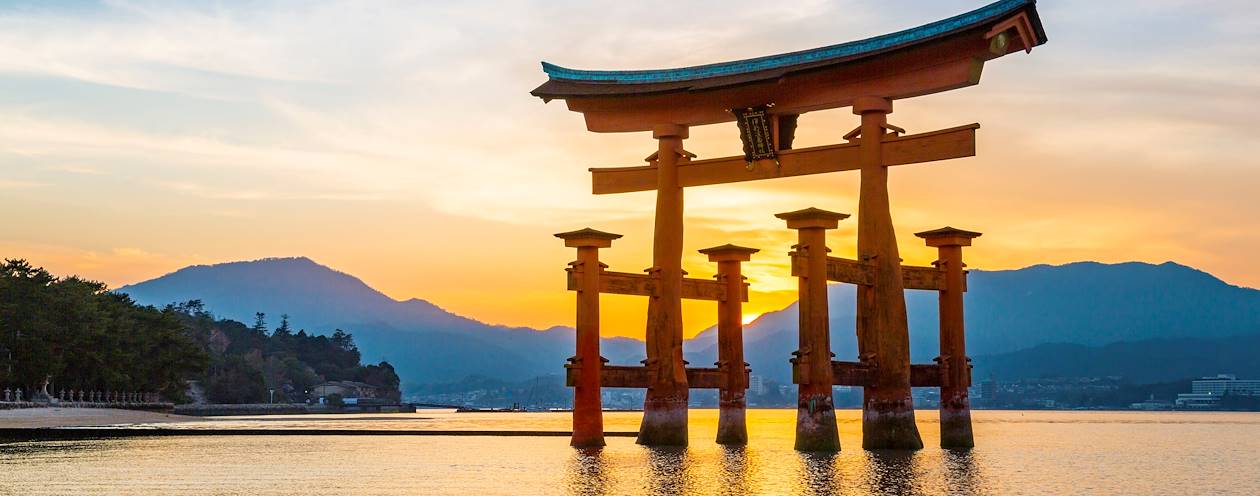 Torii du sanctuaire d'Itsukushima - Miyajima - Préfecture d'Hiroshima - japon