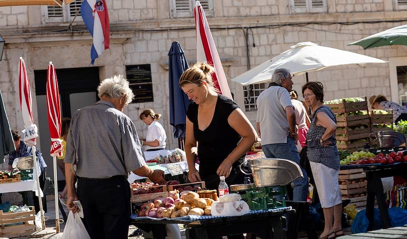 Marché dans la vieille ville de Dubrovnik - Croatie