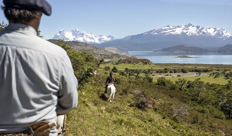 Découverte de la vie d'une estancia : balade à cheval à travers les paysages de Patagonie - Puerto Natales - Magallanes - Chili